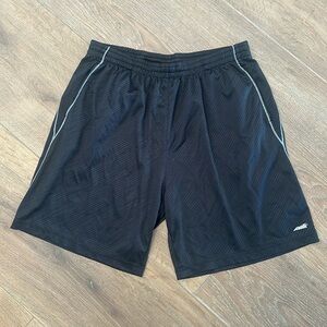 AVIA MENS SHORTS. Size XL. Color black.